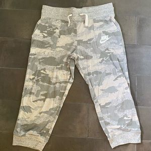 Capris Nike Light Weight Joggers